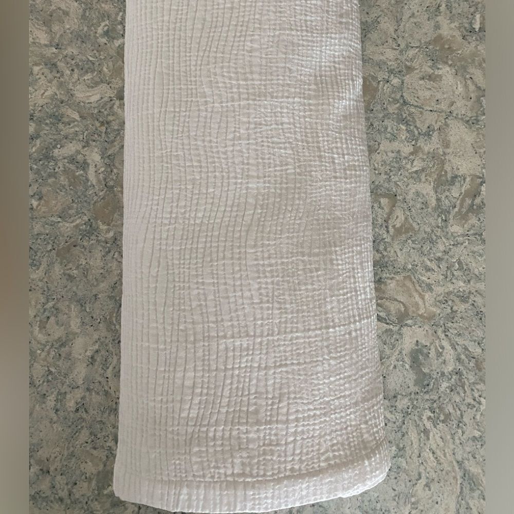 Robert Allen White Queen Size Bed Coverlet